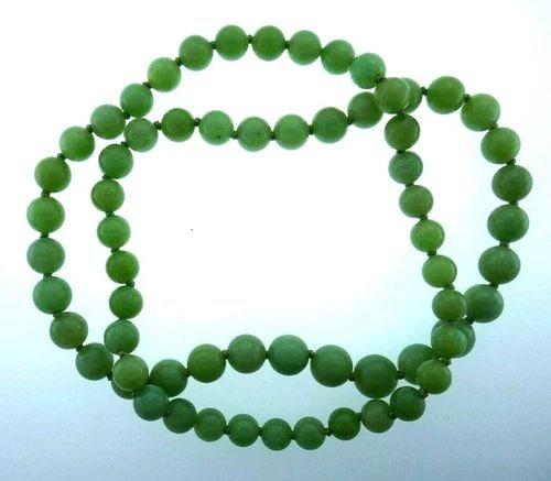 VINTAGE JADE BEAD NECKLACE (1 of 2)