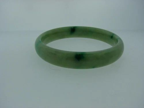 JADE BANGLE VINTAGE BRACELET (1 of 2)