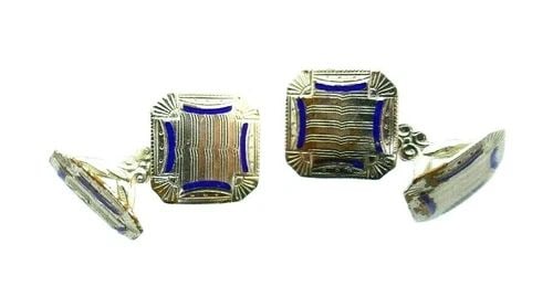ANTIQUE 14K WHITE GOLD & ENAMEL CUFFLINKS: ANTIQUE 14K WHITE GOLD & ENAMEL CUFFLINKS Antique 14k White Gold & Enamel Cufflinks This is a must for a collector. The weight is 3.8 grams. The length is 3/4 of an inch. They are in used condition an