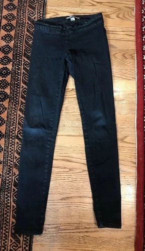 BDG DENIM LEGGING MID RISE SIZE 27: BDG DENIM LEGGING MID RISE SIZE 27 BDG DENIM LEGGING MID RISE SIZE 27 BDG Denim Legging Mid Rise Jeans Size 27 · This is a must for a collector! The waist measurement is 26 inches. The length is