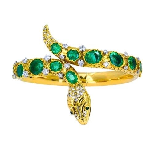 VINTAGE SNAKE BANGLE BRACELET GOLD EMERALD DIAMONDS ESTATE JEWELRY: VINTAGE SNAKE BANGLE BRACELET GOLD EMERALD DIAMONDS ESTATE JEWELRY Vintage Emerald Diamond 18k Yellow Gold Snake Bracelet A unique vintage snake bangle bracelet, made of 18k gold, featuring emerald an