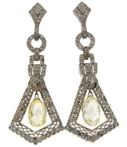 DIAMOND BRIOLETTE WHITE GOLD DANGLE EARRINGS 1930S FEMININE: DIAMOND BRIOLETTE WHITE GOLD DANGLE EARRINGS 1930S FEMININE Diamond Briolette14 karat White Gold Dangle Earrings A pair of fabulous dangle earrings! Feminine and dazzling, they are a great addition to