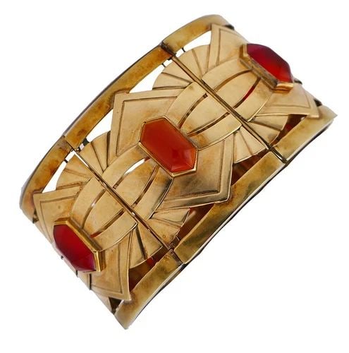 ART NOUVEAU 14K GOLD CARNELIAN BRACELET ESTATE JEWELRY ANTIQUE: ART NOUVEAU 14K GOLD CARNELIAN BRACELET ESTATE JEWELRY ANTIQUE Art Nouveau Carnelian 14 karat Yellow Gold Bracelet Very fine Art Nouveau bracelet created in the 1910s. Made of 14 karat yellow gold, th