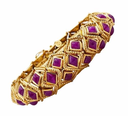 VINTAGE SABBADINI BRACELET 18K GOLD RUBY ESTATE JEWELRY ITALY: SABBADINI Ruby 18 karat Yellow Gold Bracelet 18k gold ruby bracelet by Sabbadini created in Italy in the 1980s. This vintage bracelet is made of 18 karat yellow gold and features nineteen rhombus cabo