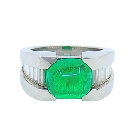 PLATINUM RING EMERALD DIAMOND VINTAGE JEWELRY: PLATINUM RING EMERALD DIAMOND VINTAGE JEWELRY Product details: DESIGNER: Unknown CIRCA: Late 20th Century MATERIALS: Platinum GEMSTONE: 4.2ct Emerald , Diamond WEIGHT: 17.9 Grams MEASUREMENTS: Emerald