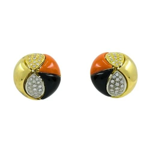VINTAGE TIFFANY & CO. CORAL ONYX EARRINGS DIAMOND GOLD ESTATE JEWELRY: VINTAGE TIFFANY & CO. CORAL ONYX EARRINGS DIAMOND GOLD ESTATE JEWELRY VK TTOO TIFFANY & Co. 18 karat Gold Coral Black Onyx Earrings A rare pair of vintage Tiffany & Co. earrings made of 18k gold, blac