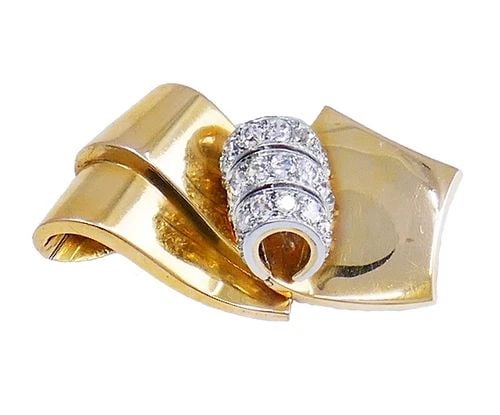 CHAUMET RETRO BROOCH 18K GOLD DIAMOND PIN ESTATE JEWELRY: CHAUMET RETRO BROOCH 18K GOLD DIAMOND PIN ESTATE JEWELRY VK NOOO CHAUMET Retro 18 karat Yellow Gold Diamond Brooch A French chic retro diamond brooch by Chaumet Paris made of 18 karat gold and platinu