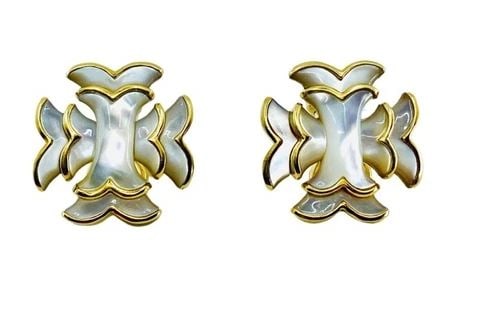 ANGELA CUMMINGS MOTHER OF PEARL GOLD EARRINGS: ANGELA CUMMINGS MOTHER OF PEARL GOLD EARRINGS DESIGNER: Angela Cummings for Tiffany & Co. CIRCA: 1980’s MATERIALS: 18k Yellow Gold GEMSTONE: Mother of Pearl Inlay WEIGHT: 19.9 grams MEASUREMENTS: 7/