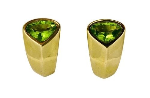 MARINA B VINTAGE EARRINGS 18K GOLD GREEN PERIDOT: MARINA B VINTAGE EARRINGS 18K GOLD GREEN PERIDOT Marina B CIRCA: 1980’s MATERIALS: 18k Yellow Gold GEMSTONE: Green Peridot WEIGHT: 21.0 grams MEASUREMENTS: 7/8" x 1/2" HALLMARKS: Marina B, 750, C378