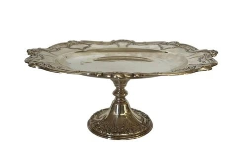 1920 GORHAM CHANTILLY STERLING SILVER PEDESTAL DESSERT PLATTER: 1920 GORHAM CHANTILLY STERLING SILVER PEDESTAL DESSERT PLATTER 1920 GORHAM CHANTILLY STERLING SILVER PEDESTAL DESSERT PLATTER Add a touch of sophistication to your dining experience with this exquisit