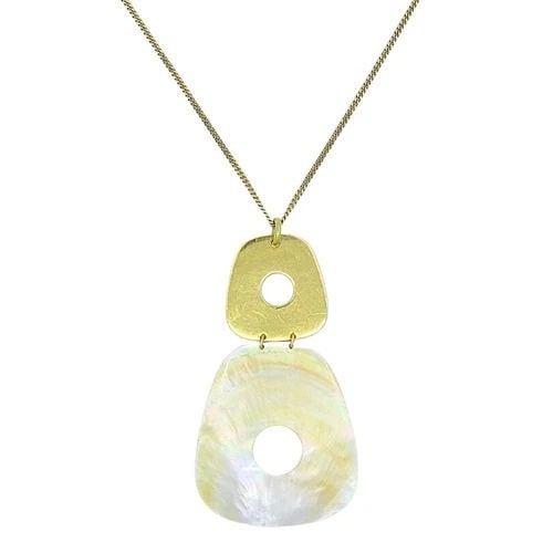 VINTAGE MOTHER OF PEARL PENDANT 10K GOLD CHAIN NECKLACE: VINTAGE MOTHER OF PEARL PENDANT 10K GOLD CHAIN NECKLACE Product details: DESIGNER: Unknown CIRCA: Late 20th Century MATERIALS: 10K Yellow Gold Chain, Mother Of Pearl Pendant WEIGHT: 22 Grams MEASUREME