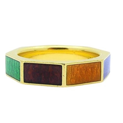 GUCCI RING VINTAGE LINK TO LOVE 18K GOLD ENAMEL: GUCCI RING VINTAGE LINK TO LOVE 18K GOLD ENAMEL Product details: DESIGNER: Gucci CIRCA: Late 20th Century MATERIALS: 18k Yellow Gold, Enamel WEIGHT: 10.8 Grams MEASUREMENTS: 3/16" RING SIZE: 8 HALLMAR
