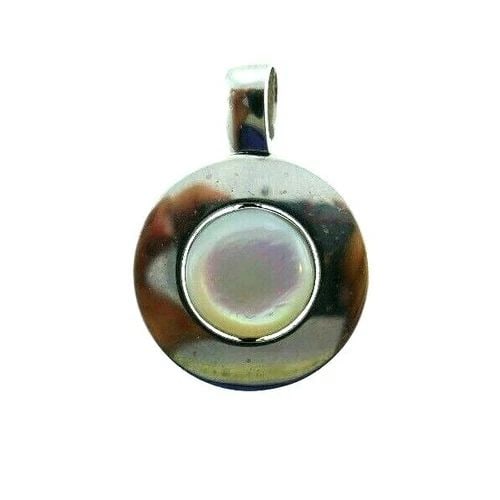 MAUBOUSSIN PARIS 18K WHITE GOLD & MOTHER OF PEARL MECHANICAL PENDANT CHARM: MAUBOUSSIN PARIS 18K WHITE GOLD & MOTHER OF PEARL MECHANICAL PENDANT CHARM Mauboussin 18k White Gold & Mother of Pearl Pendant Charm Modern This is a must for a collector. The weight is 5.9 grams. The