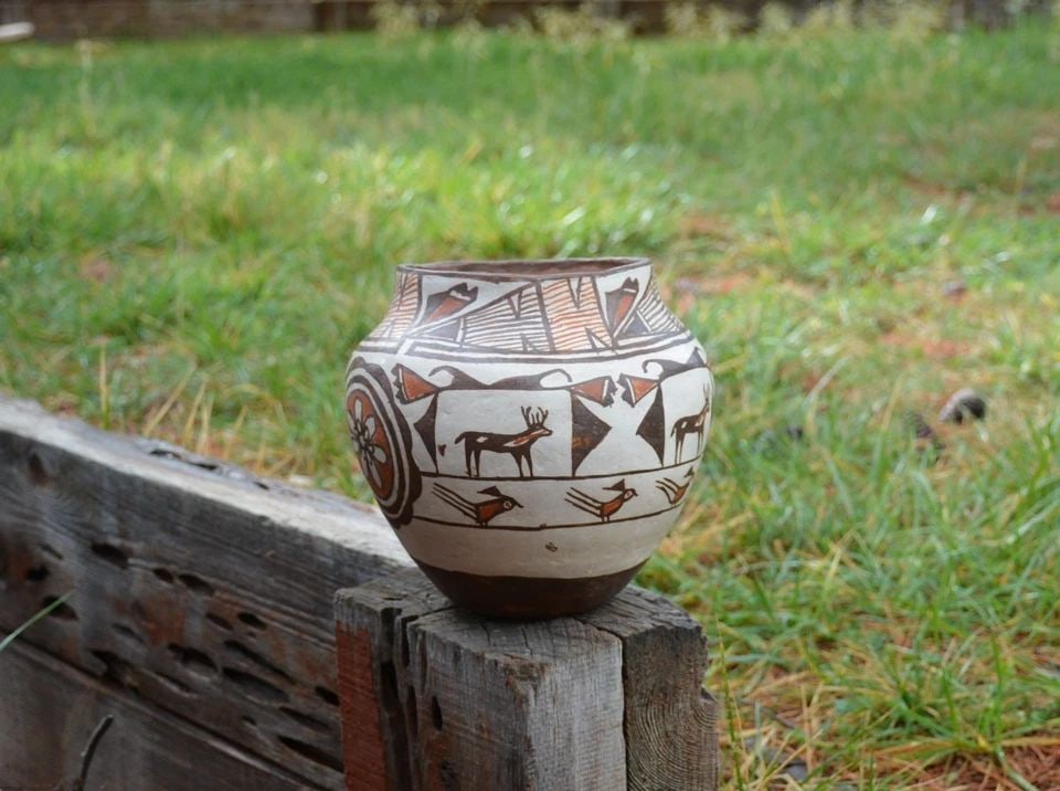 OLD ZUNI TRADITIONAL OLLA POT - HEARTLINE DEER WITH BIRDS AND GEOMETRICS (1 of 2)