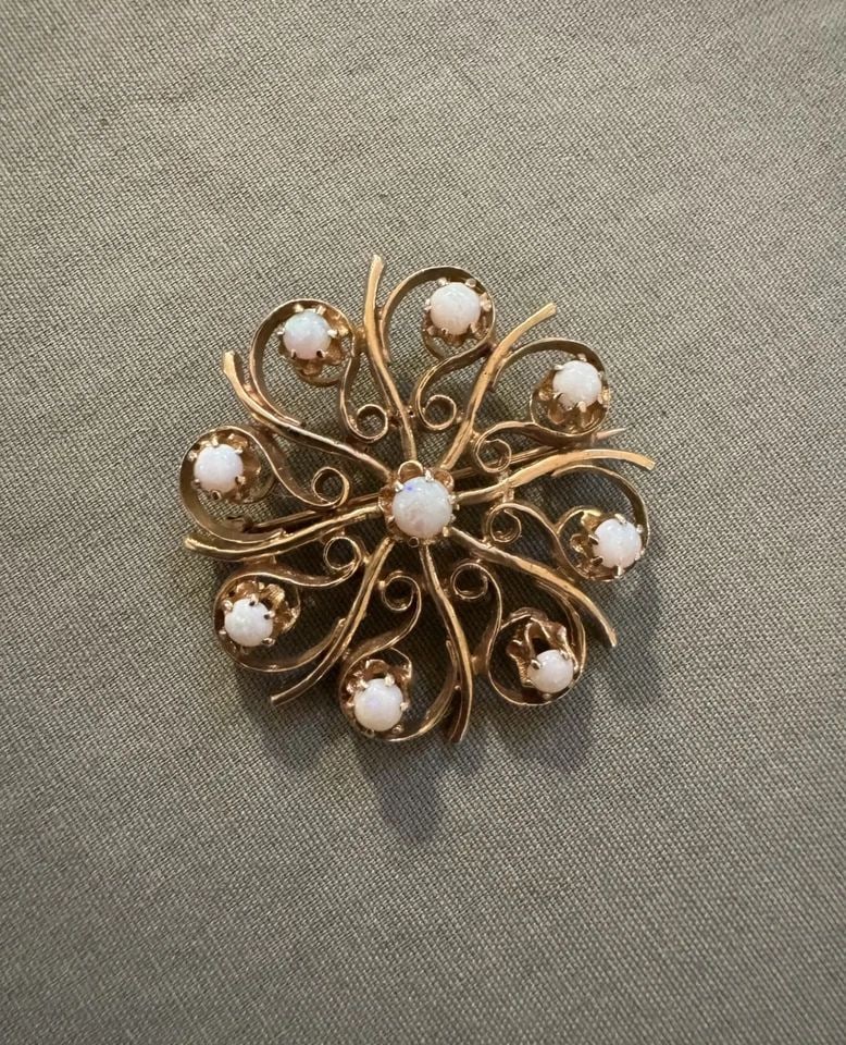 VINTAGE ESTATE 14 KT. GOLD AND NATURAL OPAL PENDANT / PIN: 1 5/16" Tall Test at 14 Kt Gold , Vintage jewelry may vary slightly ..Natural Opals ..App. 9 Grams Throughout the 40 years that I have been in business, I have purchased jewelry from pawn shops throug