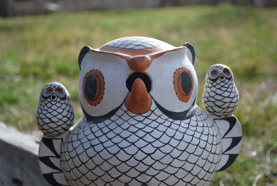 HUGE OWL ACOMA STORYTELLER POT - MOTHER OWL AND 3 OWLETS - HILDA ANTONIO - 9 1/4: HUGE OWL ACOMA STORYTELLER POT - MOTHER OWL AND 3 OWLETS - HILDA ANTONIO - 9 1/4 This beautiful large mother owl pot with three babies was created by Acoma potter Hilda Antonio. It measures 9 1/4" tal