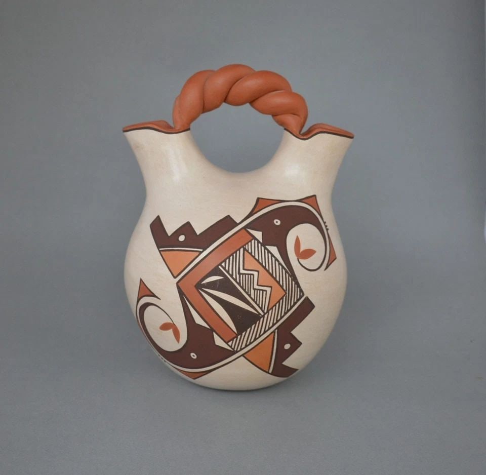 GLADYS "SRATYU'WE" PAQUIN (1936–2020) - LAGUNA PUEBLO - VINTAGE WEDDING VASE POT: GLADYS "SRATYU'WE" PAQUIN (1936–2020) - LAGUNA PUEBLO - VINTAGE WEDDING VASE POT This wedding vase pot has been beautifully crafted by Laguna potter Gladys Paguin (1936-2020). This pot shows a wonde