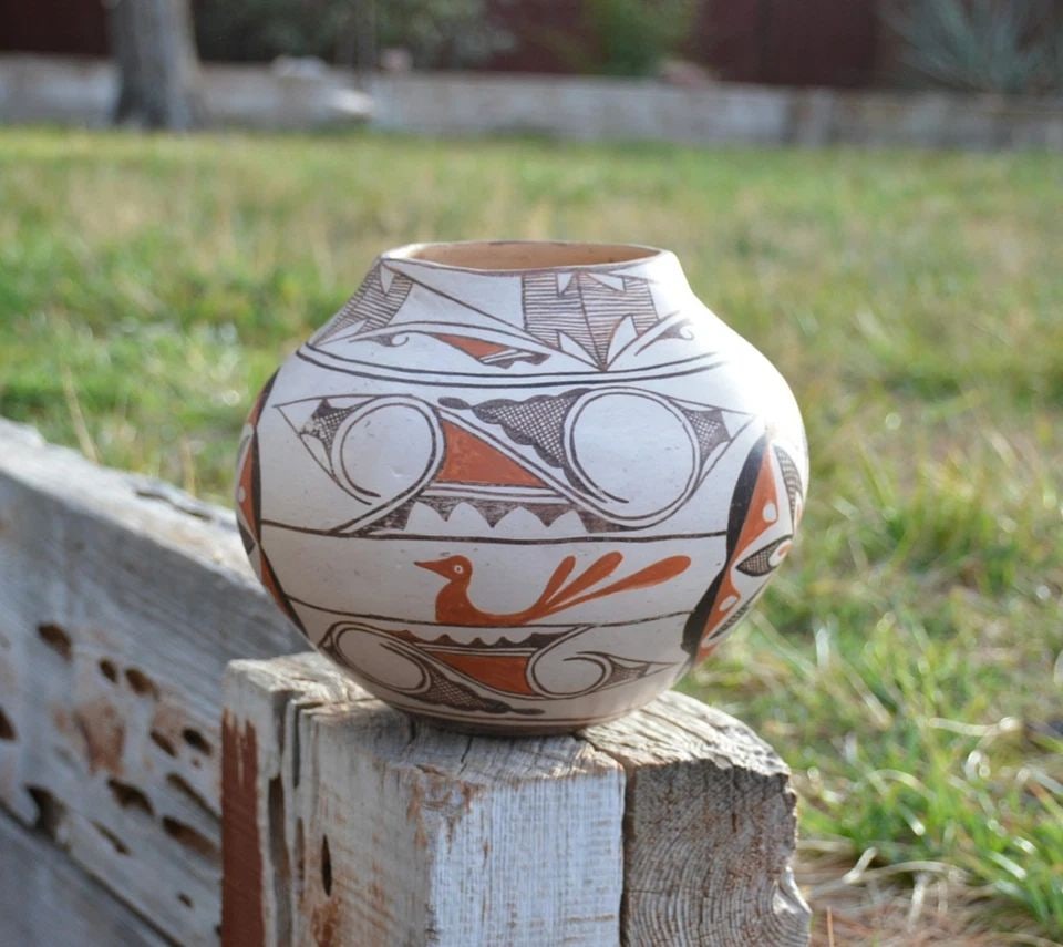 OLD VINTAGE ZUNI OLLA POT - FLOWER BIRD DESIGN - 7 1/2" ACROSS X 6 3/8" TALL: OLD VINTAGE ZUNI OLLA POT - FLOWER BIRD DESIGN - 7 1/2" ACROSS X 6 3/8" TALL This is a nice old Zuni pot. It has been beautifully painted. It shows a vibrant flower design on 2 sides and birds designs