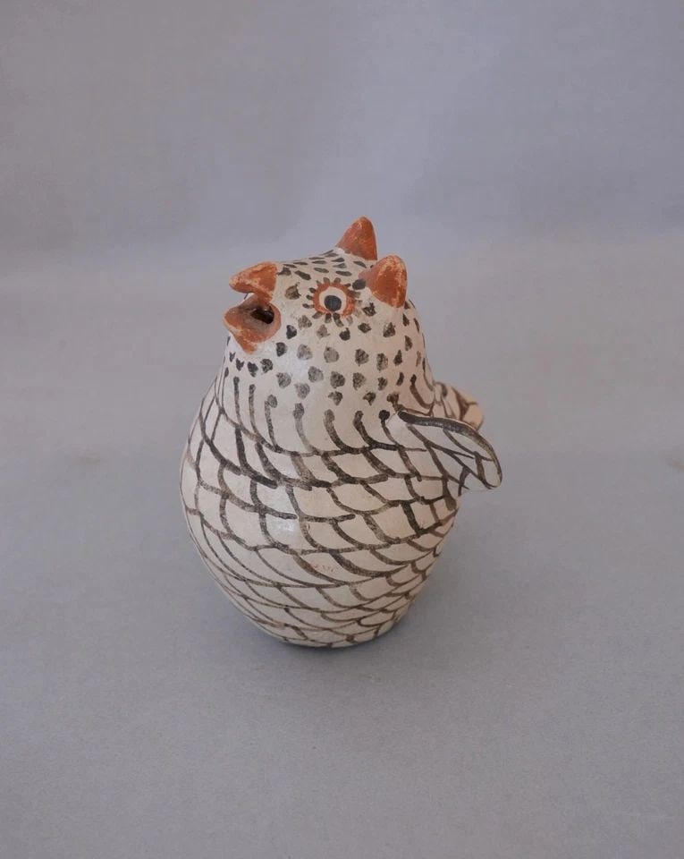 RARE VINTAGE ZUNI OWL POTTERY POT - 5" TALL X 4" ACROSS (1 of 2)