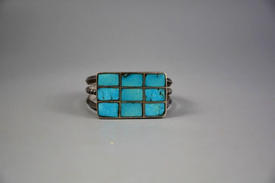 OLD PAWN ZUNI INDIAN SILVER BRACELET - GREAT INLAID TURQUOISE - SZ 6 3/4": OLD PAWN ZUNI INDIAN SILVER BRACELET - GREAT INLAID TURQUOISE - SZ 6 3/4" Item Description: This Old Zuni Sterling silver bracelet has a beautifully inlaid rectangle of inlaid turquoise. The front of 