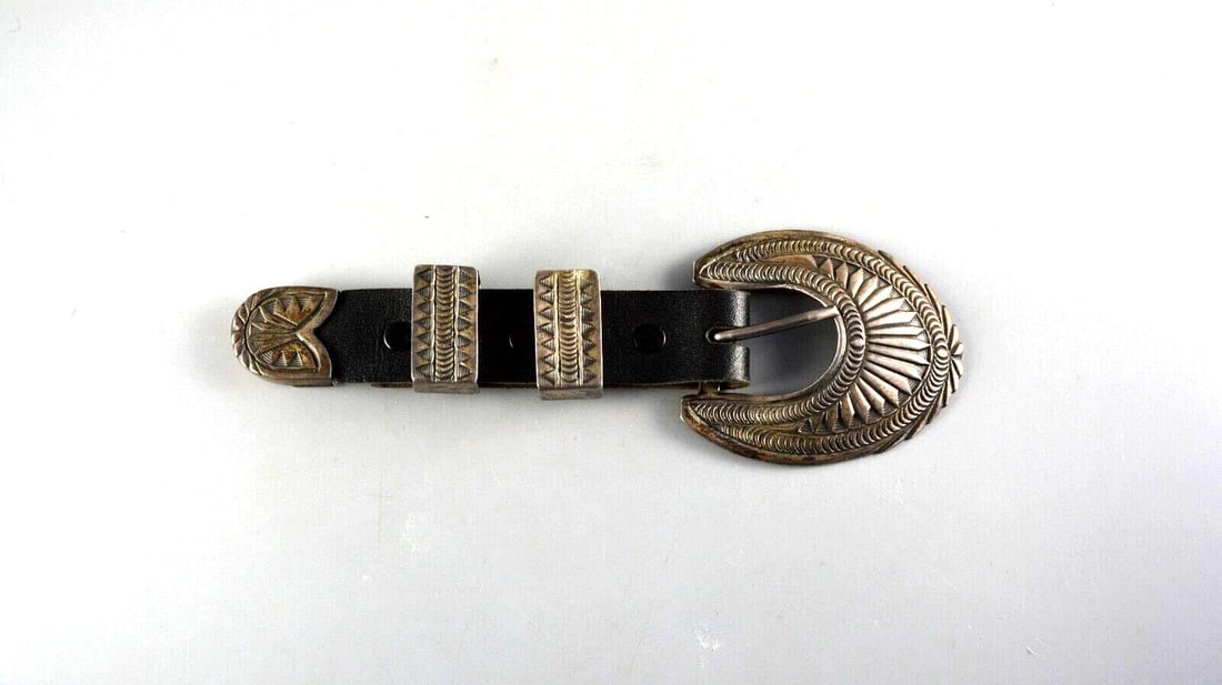 VINTAGE NAVAJO INDIAN STER SILVER HANDSTAMPED RANGER SET - 3.7 OZ ..: Item Description: This is a great older Navajo ranger set. It has nice deep handstamping and it has a nice heavy weight. It weighs 3.7 ounces. It is stamped sterling. The buckle measures 2 3/4" long b
