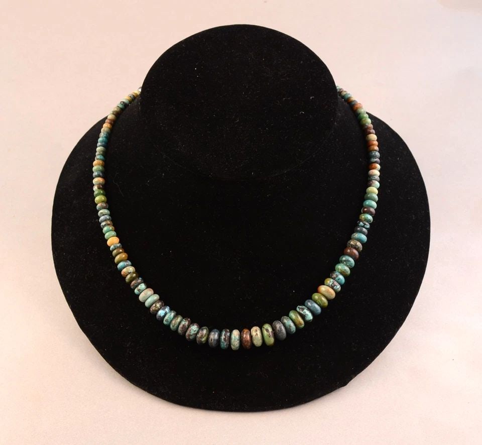 VINTAGE SANTO DOMINGO TURQUOISE GRADUATED BEAD NECKLACE - HAND CARVED 19 3/4": VINTAGE SANTO DOMINGO TURQUOISE GRADUATED BEAD NECKLACE - HAND CARVED 19 3/4" This vintage Santo Domingo turquoise necklace has been beautifully crafted. The turquoise beads are hand carved and nicely