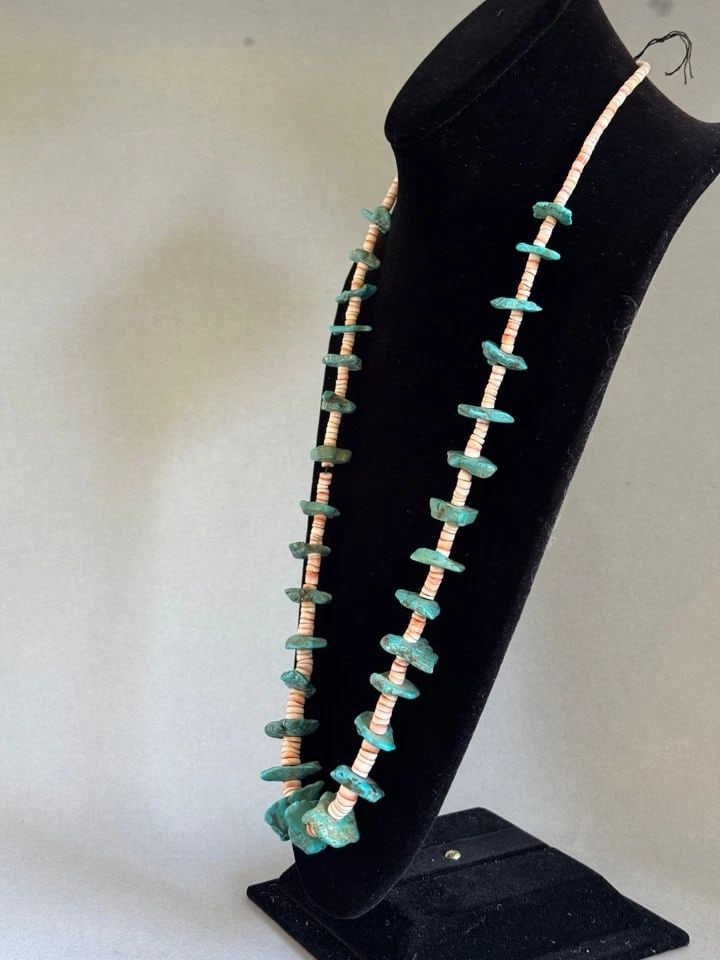 VINTAGE NAVAJO TURQUOISE NUGGET AND SHELL NECKLACE (1 of 2)