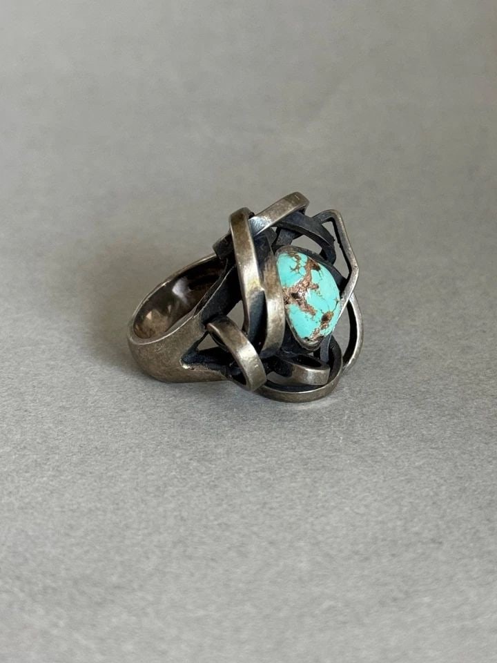 VINTAGE STERLING SILVER AND TURQUOISE RING SIZE 6 3/4 (1 of 2)