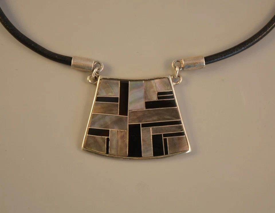 B. G. MUDD - SILVER INLAY PENDANT CHOKER NECKLACE - ABALONE ONYX - SOUTHWEST: B. G. MUDD - SILVER INLAY PENDANT CHOKER NECKLACE - ABALONE ONYX - SOUTHWEST Item Description: B. G. Mudd of Corrales New Mexico is known for their high quality inlaid Sterling Silver jewelry and belt