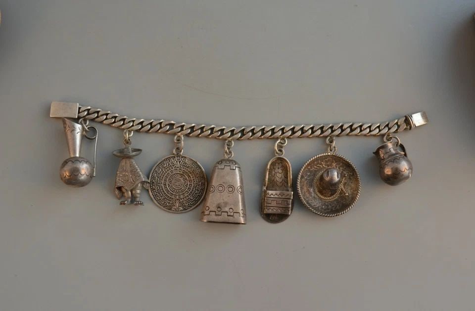 VINTAGE STERLING SILVER 2.3 OZ..CHARM BRACELET & 7 CHARMS - CASTELAN EAGLE 15: VINTAGE STERLING SILVER 2.3 OZ..CHARM BRACELET & 7 CHARMS - CASTELAN EAGLE 15 Item Description: This vintage Mexican charm bracelet has 7 sterling silver charms on a sterling chain. The charms measure