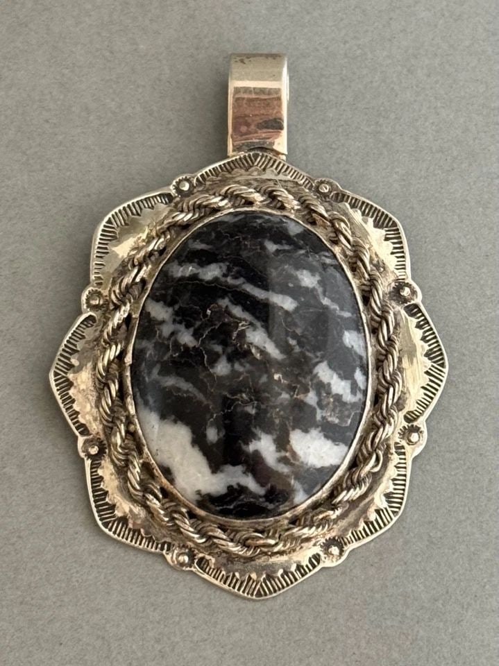 LARGE VINTAGE NAVAJO STERLING SILVER AND WHITE BUFFALO STONE PENDANT (1 of 2)