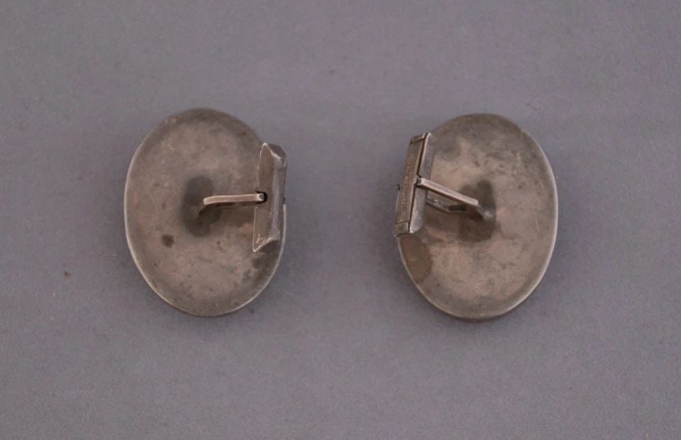 GREAT! OLD PAWN VINTAGE NAVAJO SILVER CUFFLINKS - PETRIFIED WOOD - 1 3/8" TALL: GREAT! OLD PAWN VINTAGE NAVAJO SILVER CUFFLINKS - PETRIFIED WOOD - 1 3/8" TALL Item Description: This great old pair of Navajo sterling silver cufflinks have been set with beautiful and highly polishe