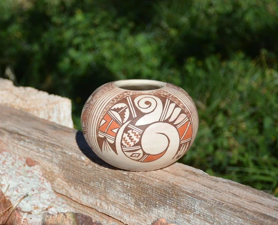 WILLIAM DAVID - VINTAGE HOPI ROUND BOWL POT - SPIRAL EAGLE WING - 3.5" X 4.5" (1 of 2)
