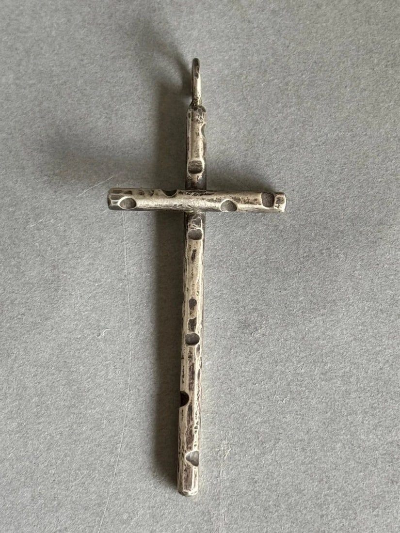 VINTAGE NAVAJO STERLING SILVER CROSS PENDANT 3 1/4: Vintage Navajo Sterling Silver Cross Pendant 3 1/4” 14 Grams Throughout the 40 years that I have been in business, I have purchased jewelry from pawn shops throughout the Southwest that had coll