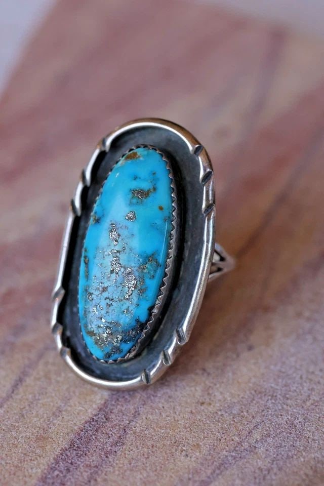 OLD PAWN NAVAJO STERLING SILVER BLUE TURQUOISE RING SIZE 7 1/2: OLD PAWN NAVAJO STERLING SILVER BLUE TURQUOISE RING SIZE 7 1/2 1 1/2" Tall ..11.3 Grams Throughout the 40 years that I have been in business, I have purchased jewelry from pawn shops throughout the So