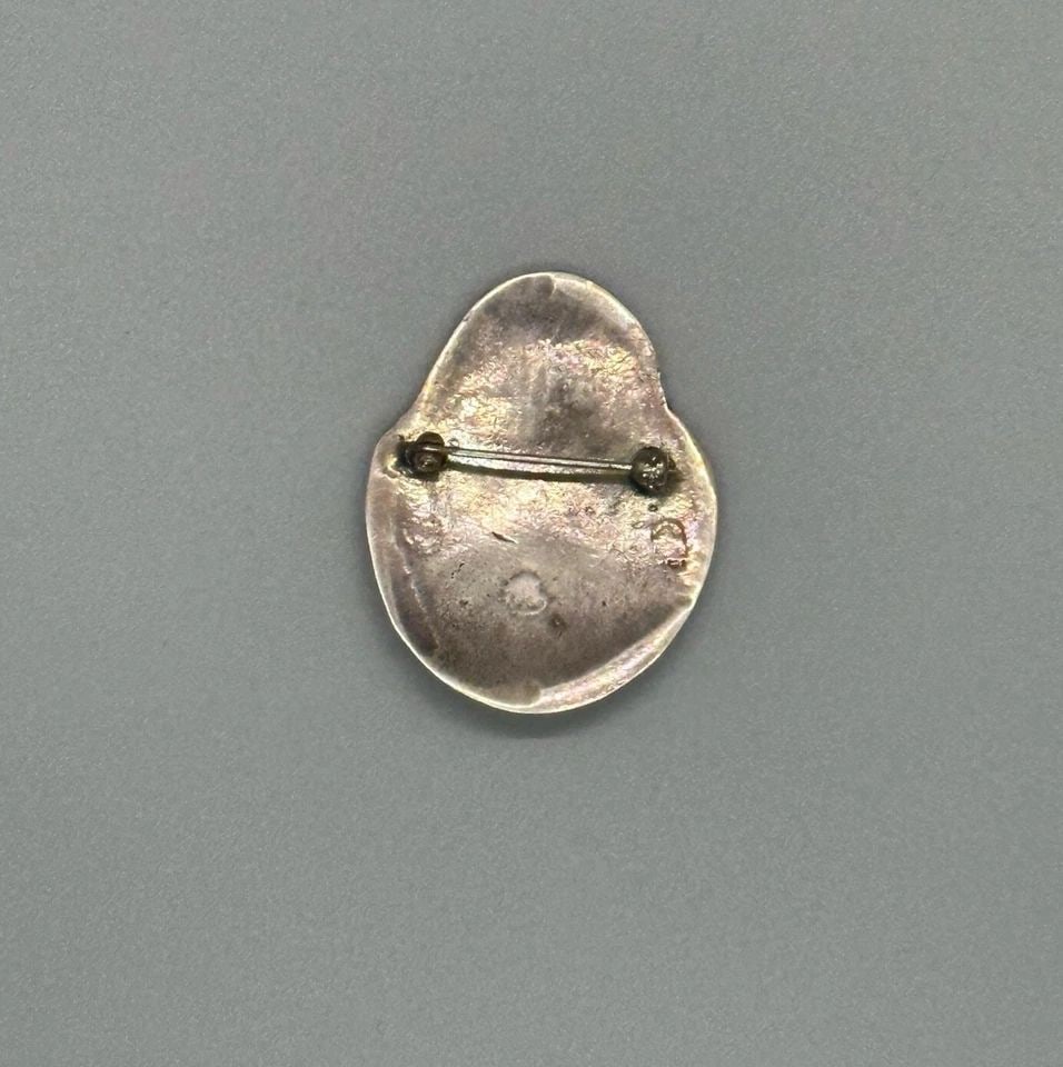 VINTAGE OLD HOPI STERLING SILVER KACHINA FACE PIN (1 of 2)
