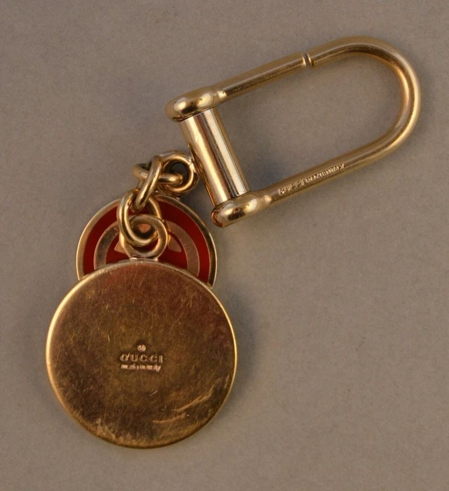 GUCCI - R MADE IN ITALY - KEY RING HOLDER - BLACK RED ENAMEL LOGO: GUCCI - R MADE IN ITALY - KEY RING HOLDER - BLACK RED ENAMEL LOGO Item Description: This vintage Key holder is marked "R, Gucci, Made in Italy" on the back of the largest fob. It is also marked "Gucci