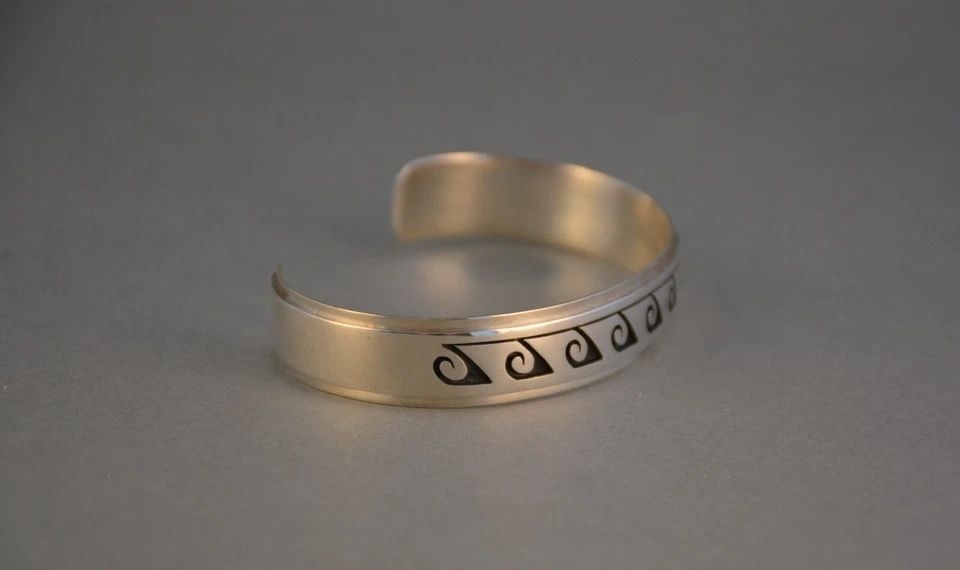 AUGUSTINE MOWA - HOPI INDIAN STERLNG SILVER BRACELET - WHIRLWIND RAIN - 7 3/8" (1 of 2)