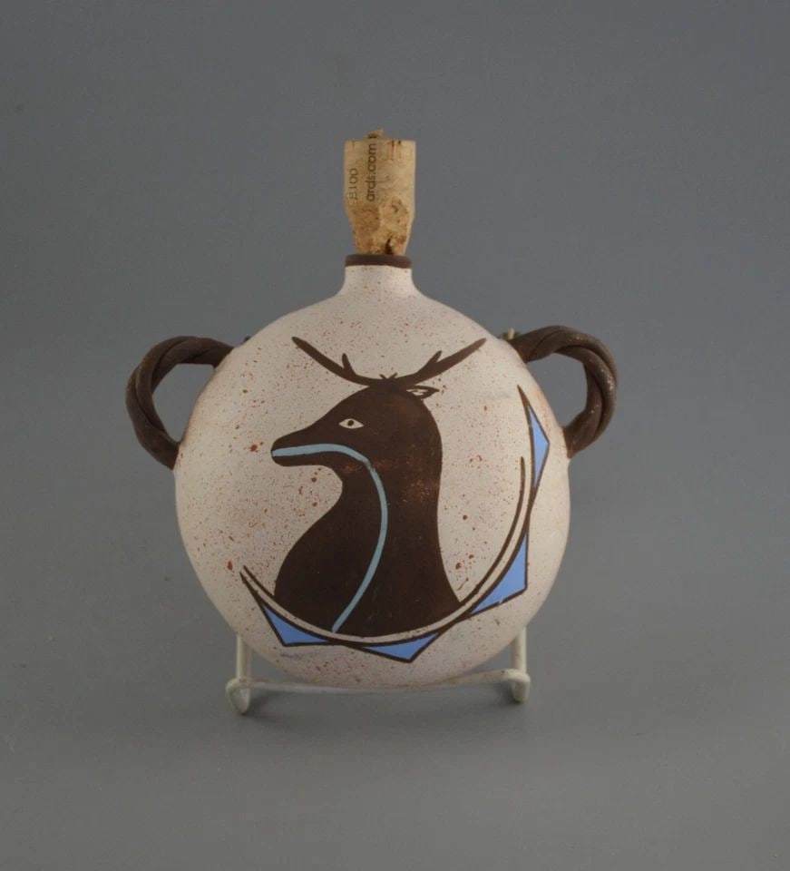 VINTAGE TRADITIONAL ZUNI CANTEEN POT - ELK - ZUNI PUEBLO INDIAN (1 of 2)