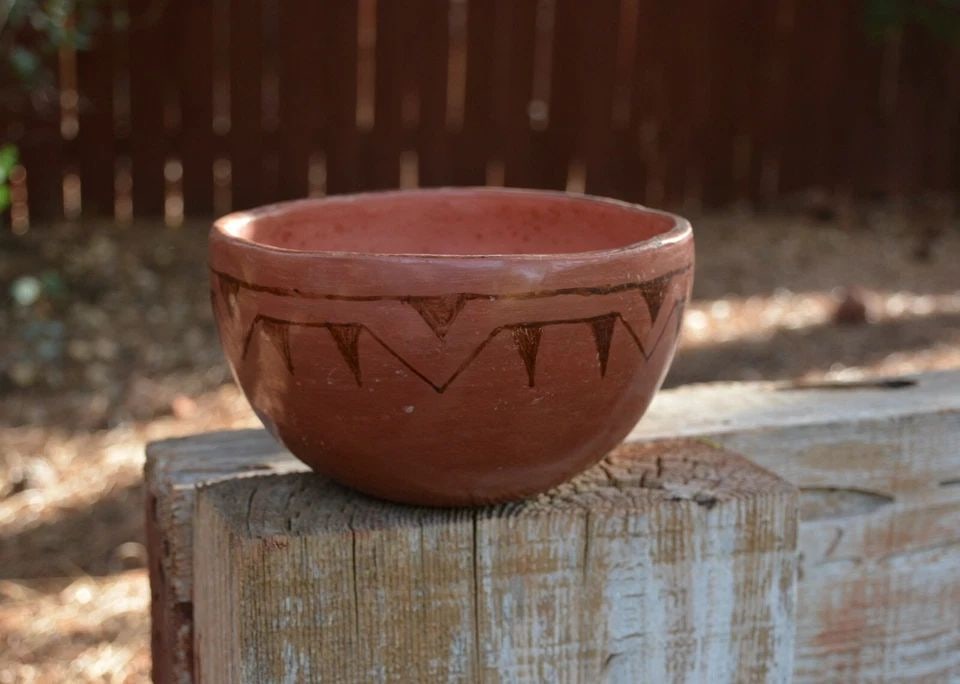 VESTA BREAD (1912-1976) - MARICOPA INDIAN POTTERY BOWL - 6" (1 of 2)