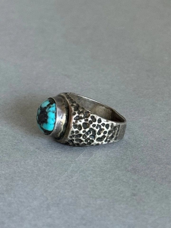 OLD PAWN NAVAJO STERLING SILVER AND TURQUOISE RING. SIZE 8: OLD PAWN NAVAJO STERLING SILVER AND TURQUOISE RING. SIZE 8 Old Pawn Navajo Sterling Silver and Turquoise Ring. Size 8