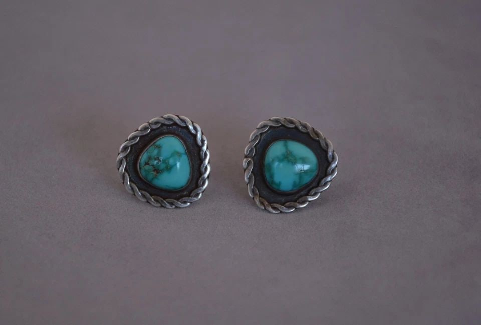 OLD PAWN VINTAGE NAVAJO STERLING SILVER CUFFLINKS - GREAT TURQUOISE STONES (1 of 2)