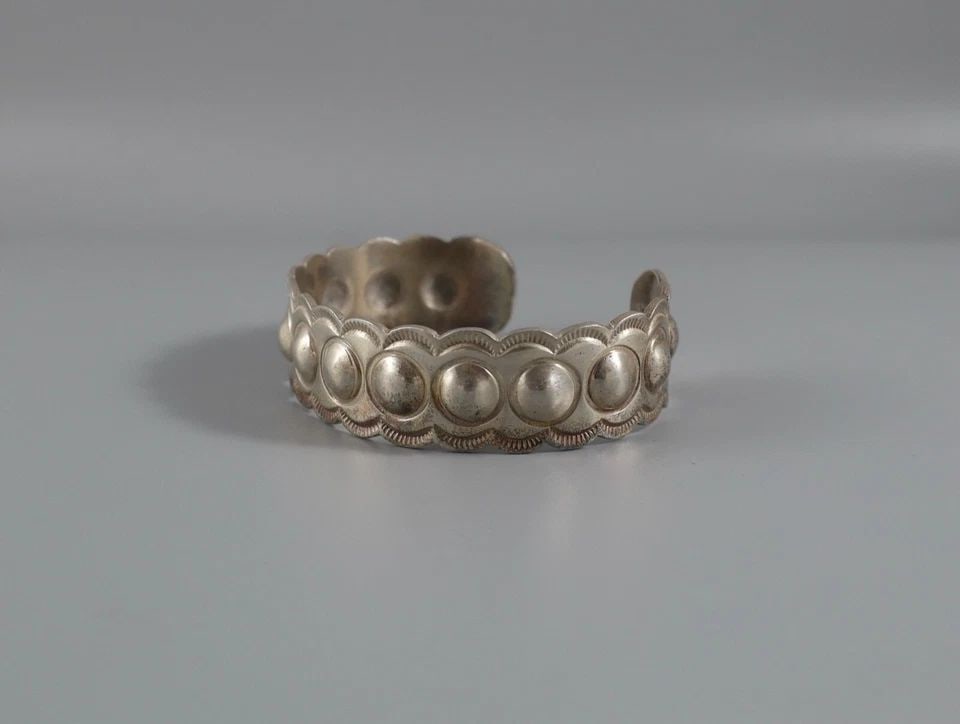 VINTAGE NAVAJO STERLING SILVER BRACELET SIGNED RJ (1 of 2)