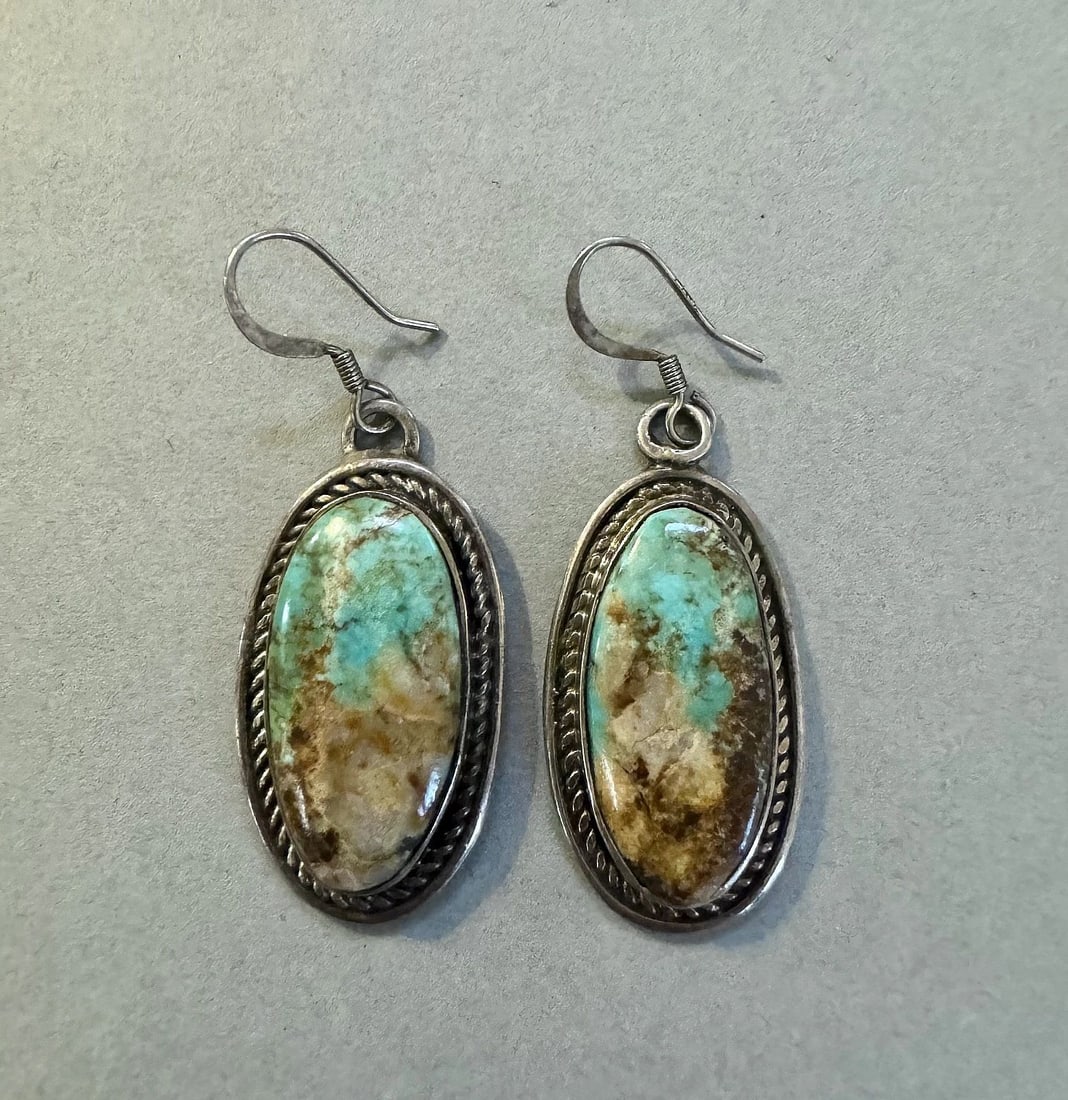 VINTAGE NAVAJO STERLING SILVER AND TURQUOISE EARRINGS (1 of 2)