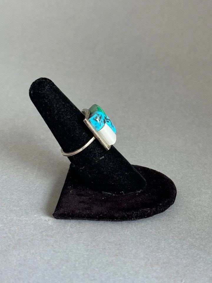VINTAGE HOPI STERLING SILVER TURQUOISE, MALACHITE, SHELL RING. SIZE 7 (1 of 2)