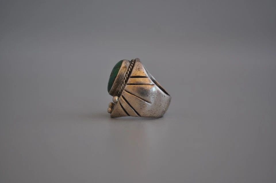 OLD PAWN NAVAJO STERLING SILVER AND TURQUOISE RING SIZE 8 1/2: OLD PAWN NAVAJO STERLING SILVER AND TURQUOISE RING SIZE 8 1/2 Item Description: Weight 31.78 Grams 1 1/8" tall
