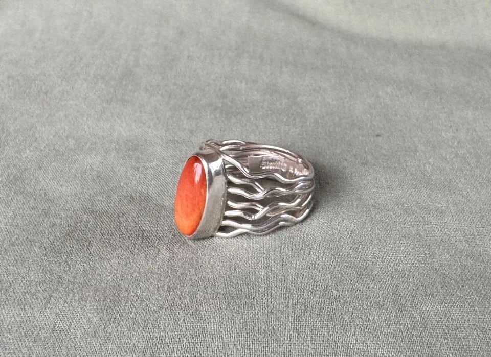 ANGELA MARTIN - NAVAJO STERLING SILVER CORAL RING - SIZE 6 (1 of 2)