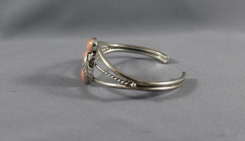 NAVAJO STERLING SILVER AND STONE BRACELET SIGNED I. CHUYA: NAVAJO STERLING SILVER AND STONE BRACELET SIGNED I. CHUYA Item Description: 7/8 " Wide 5 1/4 " Inside ..With a 1 1/4 " Opening
