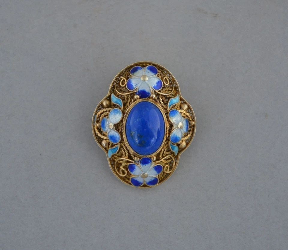 VINTAGE VICTORIAN STYLE BLUE LAPIS DRESS SCARF CLIP / PENDANT - FILAGREE ENAMEL: VINTAGE VICTORIAN STYLE BLUE LAPIS DRESS SCARF CLIP / PENDANT - FILAGREE ENAMEL This lovely scarf or dress clip has a Victorian look. There is a beautiful blue lapis lazuli stone at the center with en