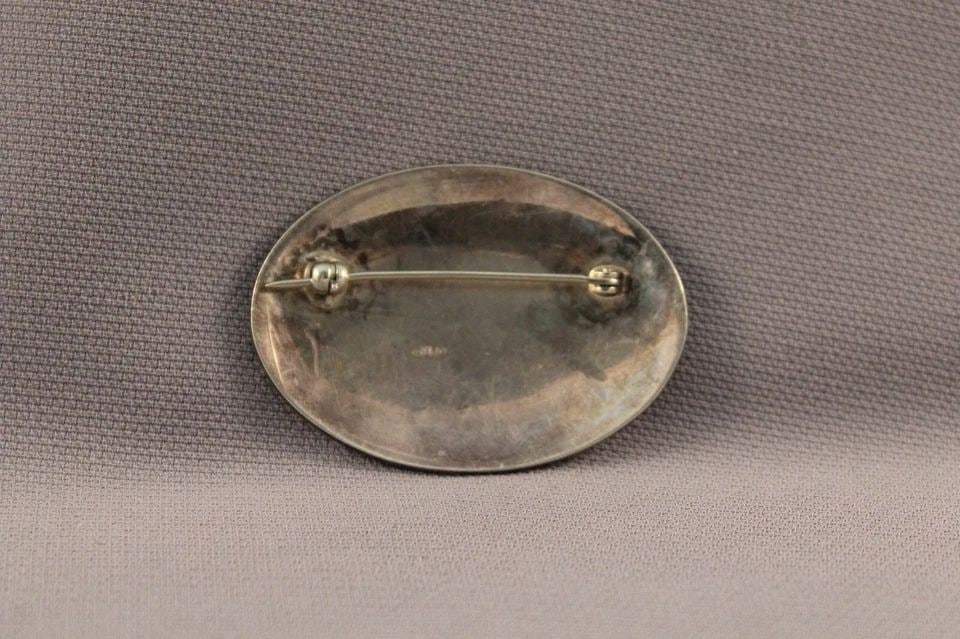 VINTAGE HOPI STERLING SILVER PICTORIAL PIN: VINTAGE HOPI STERLING SILVER PICTORIAL PIN Item Description: 1 1/4” h 1 3/4” w